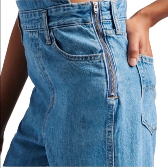 Levi’s Women's Blue Denim Overalls - Picture 3 of 7